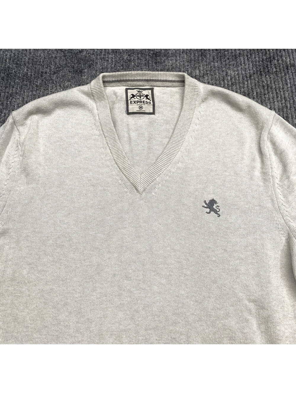 Express  V Neck Pullover‎ Sweater Mens Medium Gray Embroidered Logo Preppy Golf